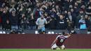 Namun, West Ham United berhasil kembali unggul pada menit ke-66. Kali ini Pablo Fornals mencetak gol atas namanya sendiri setelah menerima umpan terobosan dari Jarrod Bowen dan membawa The Hammers unggul 2-1 atas Liverpool. (AP Photo/Ian Walton)