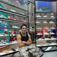 Jadi kolektor sepatu, intip koleksi sepatu Jefri Nichol berikut ini!  [Dok/Fimela/Hilda Irach].