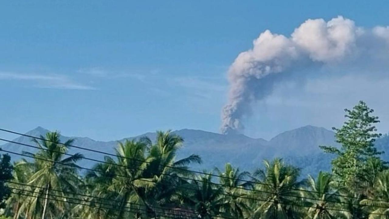 Tahukah Anda? Erupsi Gunung Dukono Lontarkan Abu Vulkanik 1.000 Meter, Warga Diminta Waspada!