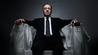 Kevin Spacey dalam serial House of Cards di Netflix. (ethosreview.org)