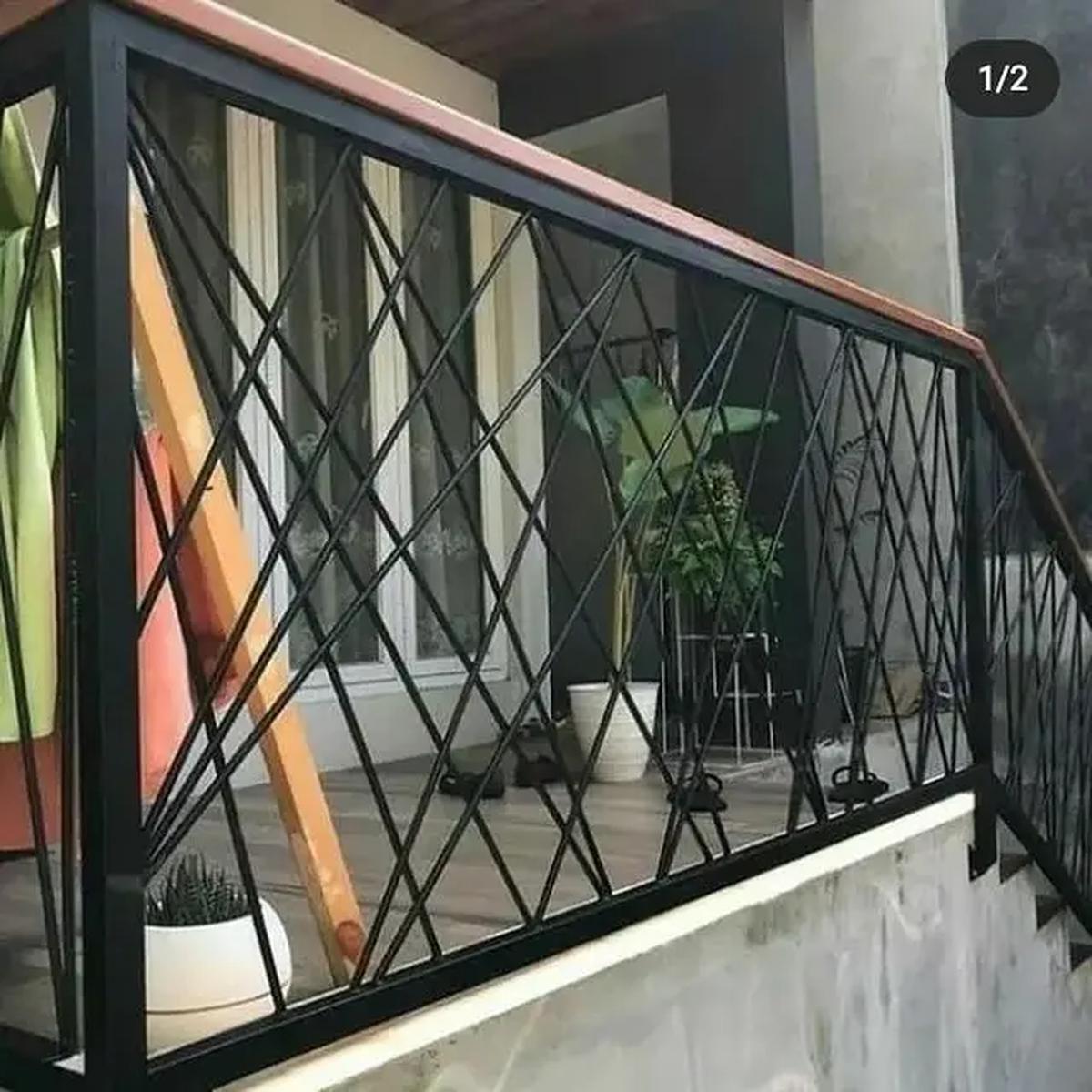 Model Pagar Besi Ala Rumah Industrial yang Unik dan Estetik Pola Geometris (Foto: kanopi semarang_1 on Pinterest)