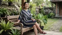 8 Model Atasan Batik Wanita Elegan Panjang Terbaru yang Nyaman untuk Pinggul Besar, Tampil Anggun