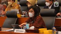 Menteri Keuangan Sri Mulyani saat mengikuti rapat kerja Badan Anggaran DPR RI di Kompleks Parlemen, Senayan, Jakarta, Selasa (31/5/2022). Rapat tersebut beragenda keterangan pemerintah atas KEM PPKF RAPBN 2023 dan RKP Tahun 2023 serta Proyeksi Ekonomi Tahun 2023. (Liputan6.com/Angga Yuniar)