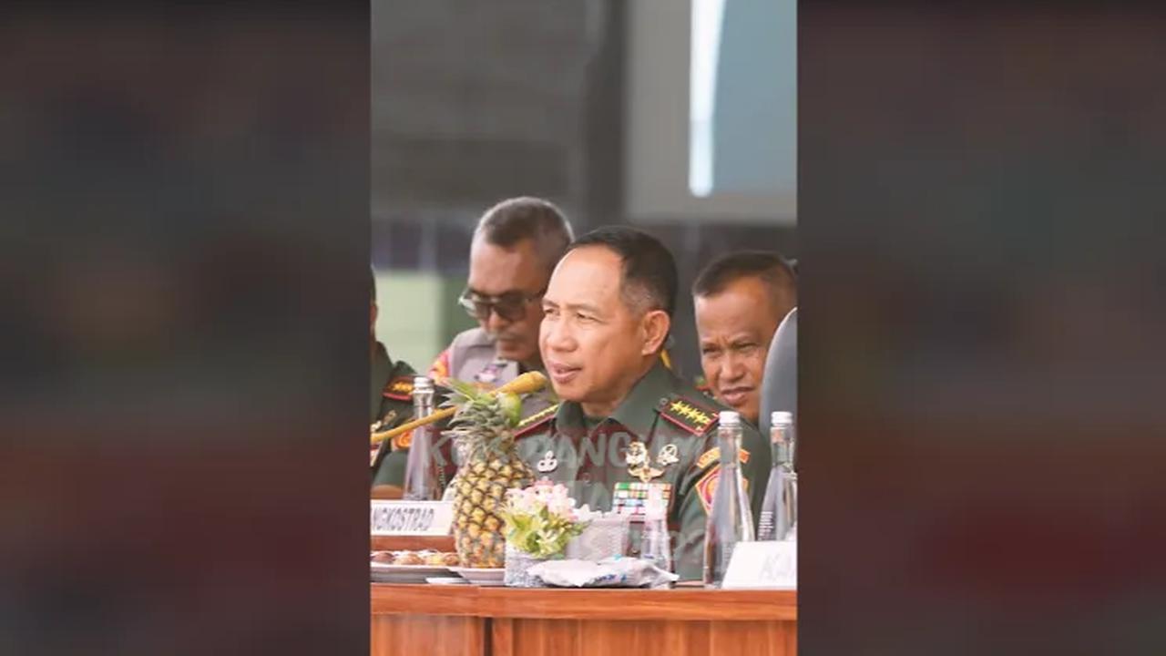 Di sela-sela kegiatan tersebut, Agus Subiyanto tiba-tiba ingin memberikan pertanyaan kepada khususnya prajurit dari Angkatan Darat. <br>