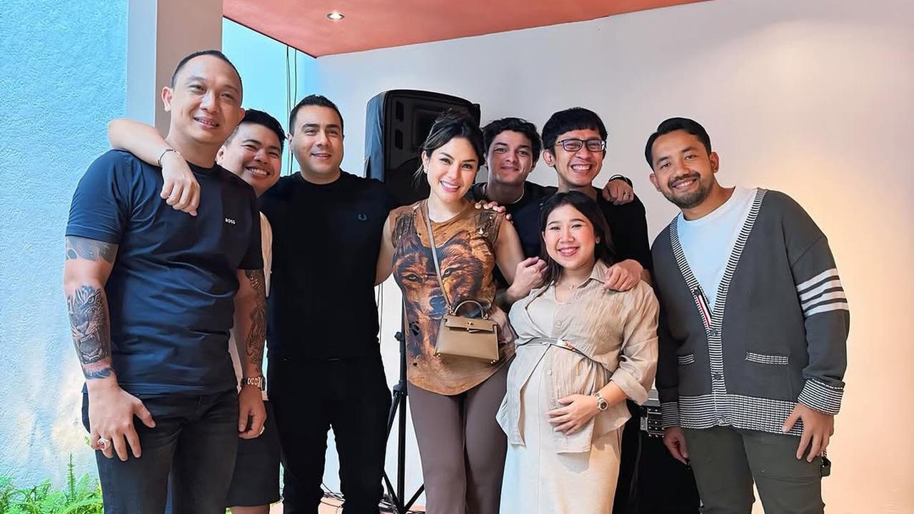Potret Baby Bump Kiky Saputri Saat Kunjungi Restoran Baru Nikita Mirzani Curi Perhatian