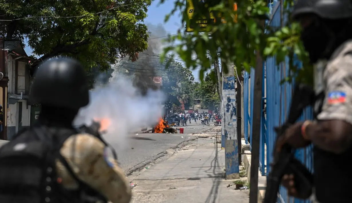Geng-geng telah mengalahkan polisi, dengan para ahli memperkirakan bahwa mereka sekarang menguasai sekitar 80 persen wilayah dari Ibu Kota Port-au-Prince. (Richard PIERRIN/AFP)