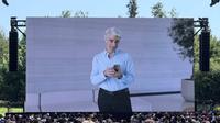 Craig Federighi, Senior Vice President of Software Engineering di Apple saat umumkan iOS 26 di Apple Park, Cupertino, di WWDC 2025. (Liputan6.com/ Yuslianson)
