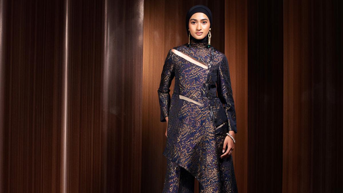 7 Model Baju Brokat Setelan Celana Panjang dengan Desain Anti Basic tapi Classy