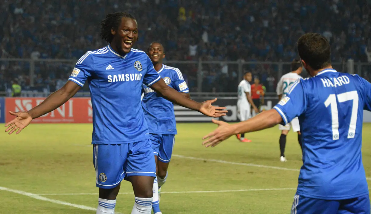 Romelu Lukaku saat masih bersama Chelsea ikut serta dalam rombongan The Blues pada laga melawan Indonesian All-Star di Stadion Gelora Bung Karno, Jakarta. Lukaku mencetak dua gol ke gawang Indonesia. (AFP/Bay Ismoyo)