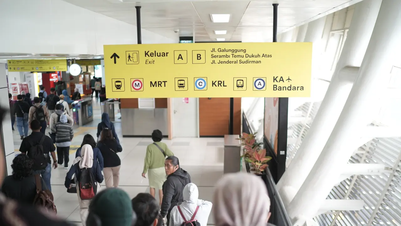 PT KAI (Persero) mencatat jumlah pengguna LRT Jabodebek selama periode libur panjang pada 3 hingga 5 April 2026 sebanyak 270.696 pengguna.