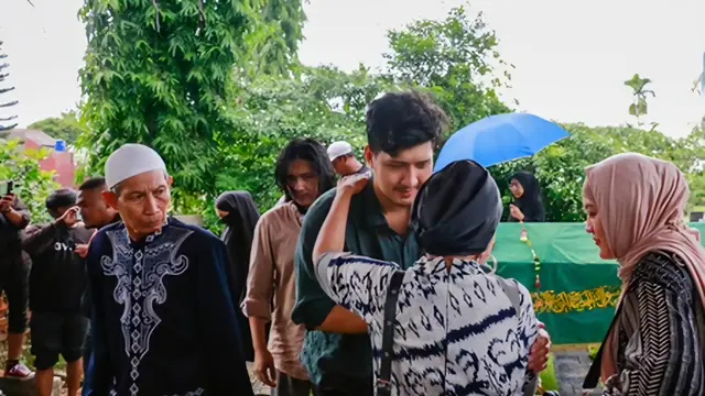 Irish Bella di Pemakaman Ayah Ammar Zoni