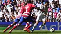 Ronaldo Hattrick, Madrid Telan Granada di Babak Pertama