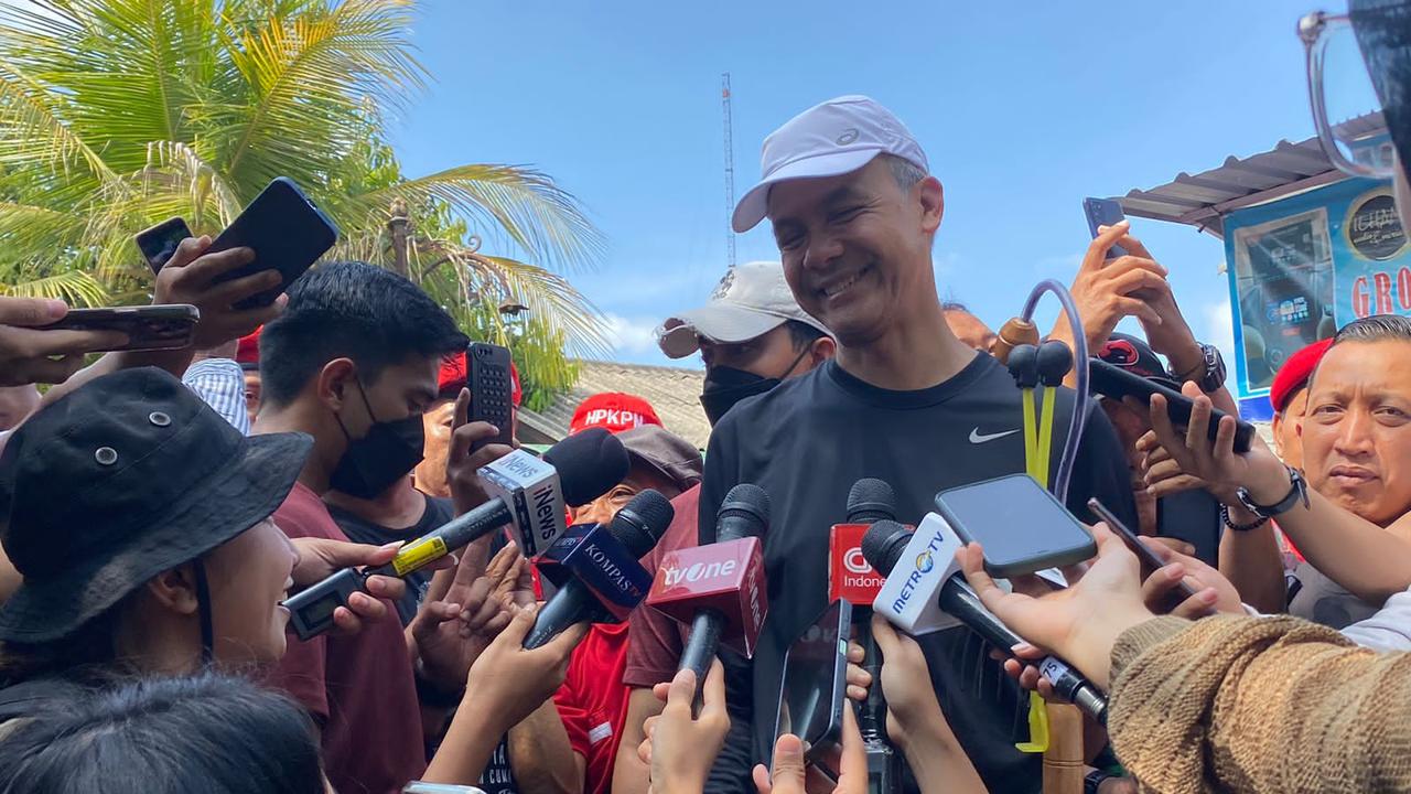 Ganjar Pranowo Blusukan ke Pasar Kliwon Solo, Minggu (24/12/2023).