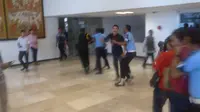 Teriak Selamatkan KPK di Lobi DPR, 4 Demonstran Ditangkap Pamdal