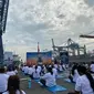 Kedubes India di Indonesia adakan kelas yoga bersama untuk peringati Hari Yoga Internasional ke-9, Sabtu (17/6/2023). (Liputan6com/Yasmina Shofa)