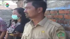 Menderita gangguan jiwa sejak kecil dan kerap menyerang warga, pemuda ini terpaksa dipasung oleh ibunya.