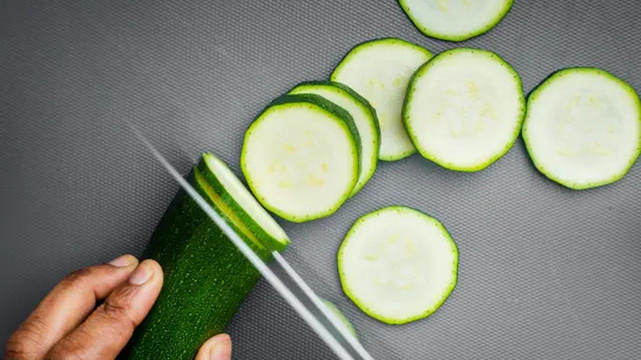 Cara Mencerahkan Bibir Gelap dengan Timun, Solusi Alami yang Efektif