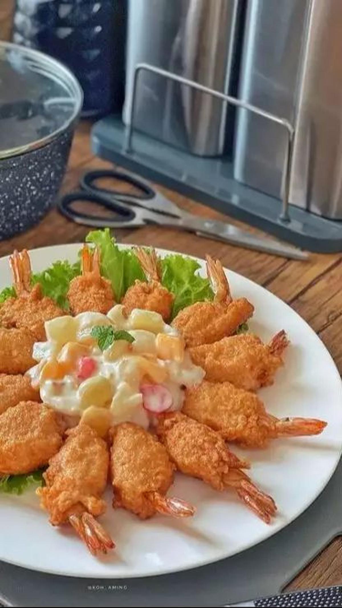 <b>8. Salad Udang Goreng Crispy</b>