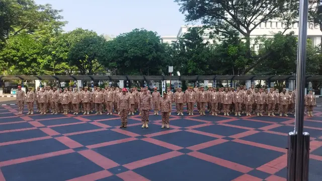 Kepala daerah peserta retret gelombang kedua mengikuti apel di Kantor Kemendagri, Jakarta, Minggu (22/6/2025).