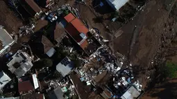 Topan ekstratropis menghantam Brasil selatan, menyebabkan banjir di sejumlah kota, menewaskan sedikitnya 31 orang, dan menyebabkan lebih dari 1.600 orang kehilangan tempat tinggal. (AP Photo/Wesley Santos)