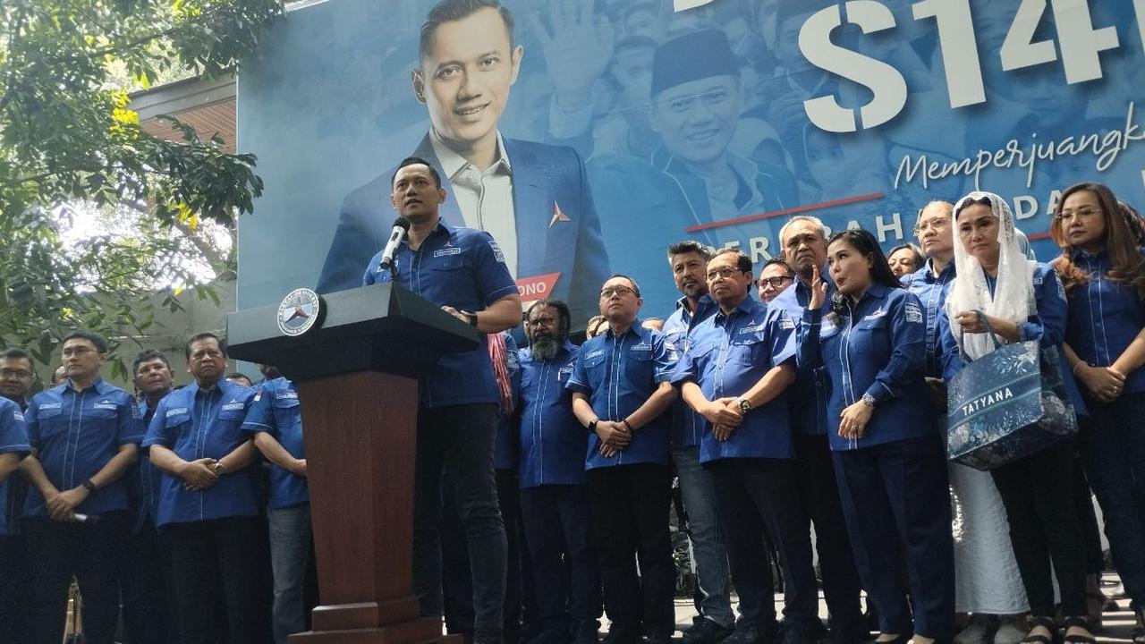 AHY pun mengimbau kader Partai Demokrat agar tidak menyerah dan tetap melanjutkan kerja keras menyongsong Pilpres 2024. Dia berpesan, agar para kader tetap rendah hati dan percaya diri.<br>