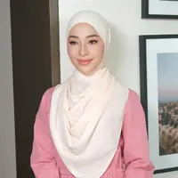 Nikita Willy memancarkan kesan clean dan sophisticated. [@bytisyazzahra].
