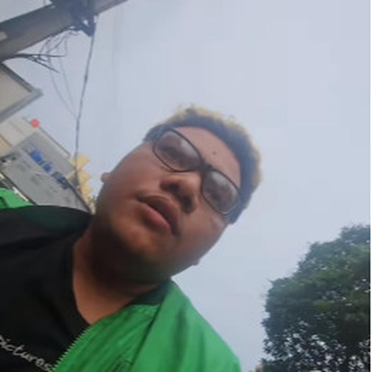 Kesaksian Ojol Temui Kakek Penarik Gerobak