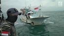 Kapal Sunrise Glory saat ditangkap KRI Sigurot 864 di selat Philips, Batam (7/2). TNI AL berhasil menggagalkan penyelundupan sabu seberat 1 ton yang diangkut kapal ikan berbendera Singapura, MV Sunrise Glory. (Liputan6.com/HO/Armabar TNI AL)