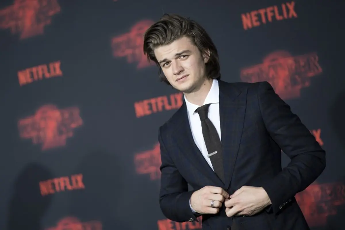 [Bintang] Joe Keery