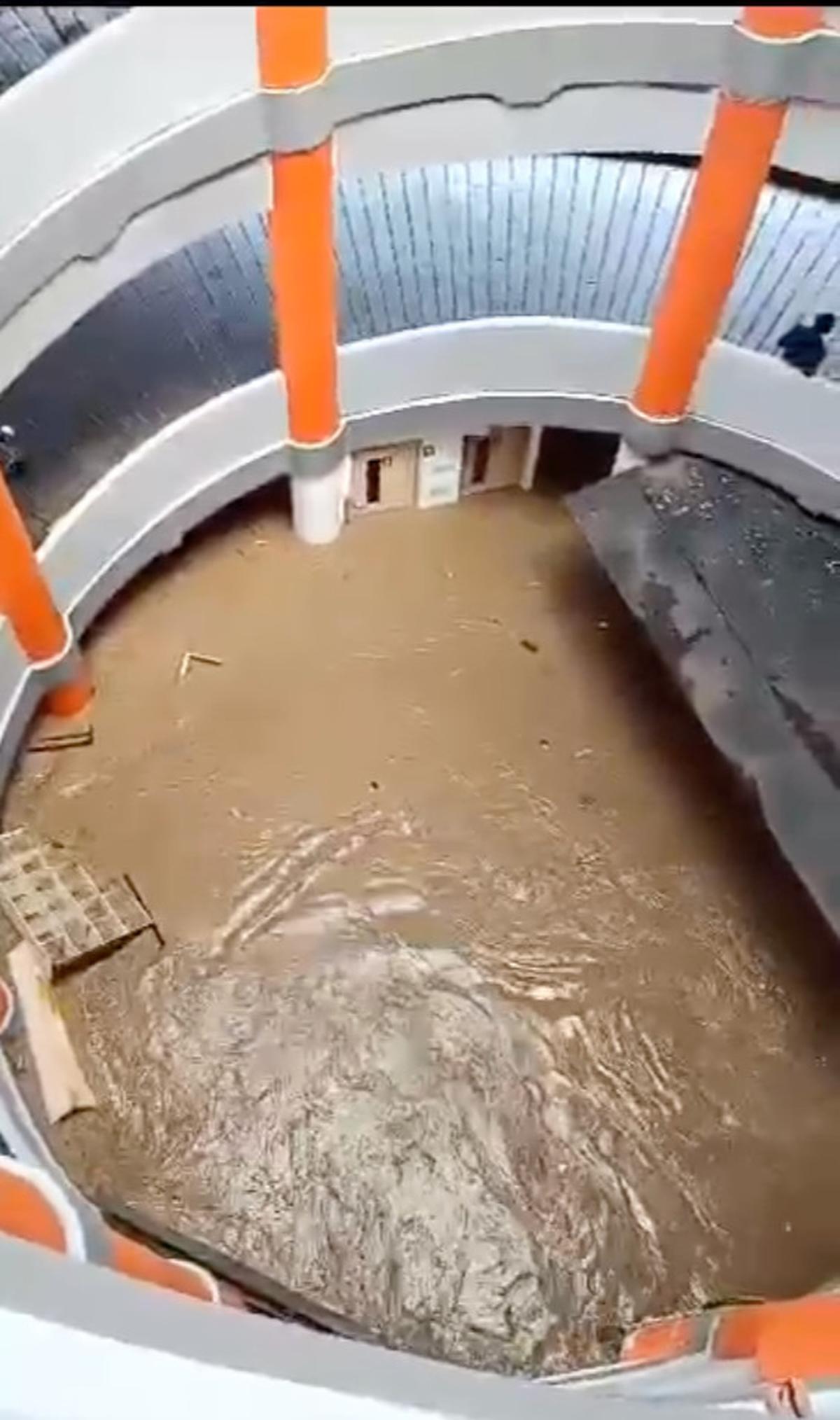 Banjir di Mal Mega Bekasi