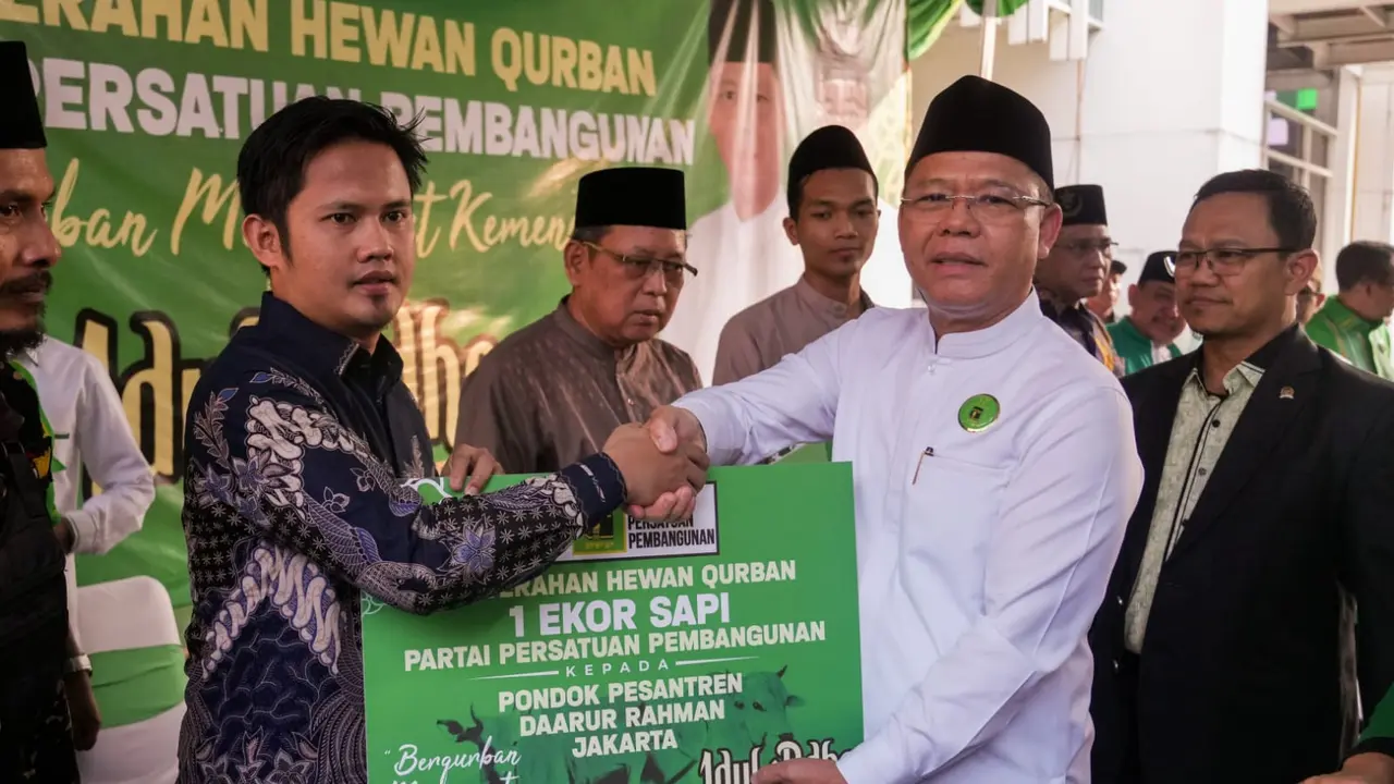 Dewan Pimpinan Pusat (DPP) Partai Persatuan Pembangunan (PPP) menyerahkan hewan kurban berupa sapi ke sejumlah pondok pesantren dan organisasi kemasyarakatan (ormas) Islam yang ada di Jabodetabek (Istimewa)