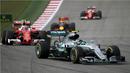 Pebalap Mercedes, Nico Rosberg, berhasil finis kedua dalam balapan F1 GP Amerika Serikat di Sirkuit Americas, Austin, Senin (24/10/2016) dini hari WIB. (Reuters/Adrees Latif)