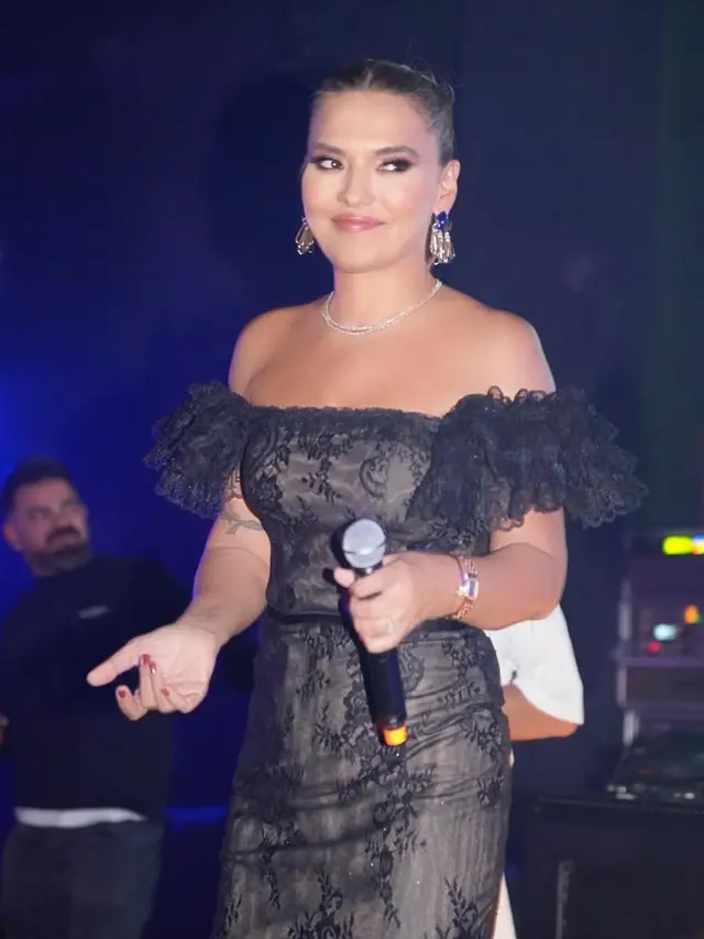 Demet Akalın