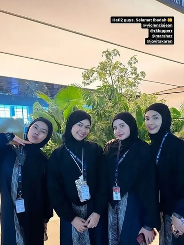 7 Potret Rebecca Klopper Jalani Umrah, Tampil Anggun Berhijab