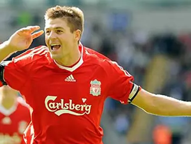 Kapten Liverpool, Steven Gerrard bergembira setelah mencetak  gol penentu kemenangan dalam lanjutan Liga Premier menghadapi Bolton Wanderers di Reebok stadium, Bolton, 29 Agustus 2009. AFP PHOTO/ANDREW YATES