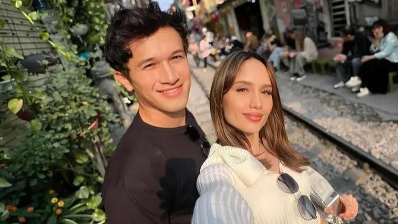 1.&nbsp;Cinta Laura dan Arya Vasco