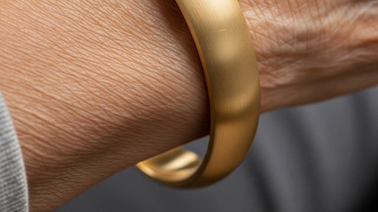 10 Model Bangle Emas Ringan untuk Lansia agar Nyaman Dipakai Sehari-Hari