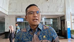 Direktur Utama PT Pertamina (Persero), Simon Aloysius Mantiri menyambangi kantor Menteri Keuangan Purbaya Yudho Sadewa, Jumat (9/1/2026). (Liputan6.com/Arief)