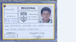 Kartu anggota klub Andorinha yang merupakan klub Cristiano Ronaldo saat berusia 9 tahun. (AFP/ Gregorio Cunha)