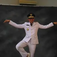 Sandiaga Uno dalam sesi fitting baju seragam dinas Gubernur dan Wakil Gubernur DKI Jakarta (Liputan6.com/Rezky)