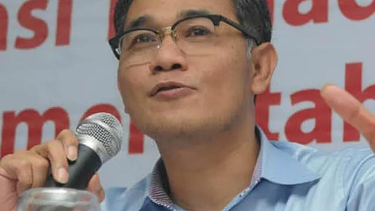 "Gak salah ya apa yang saya sampaikan?"  Budiman menambahkan sambil melihat Prabowo.

Sontak, Prabowo langsung menimpali perkataan Budiman itu. Kata dia, perbedaan itu terjadi karena keadaan politik saat orde baru.