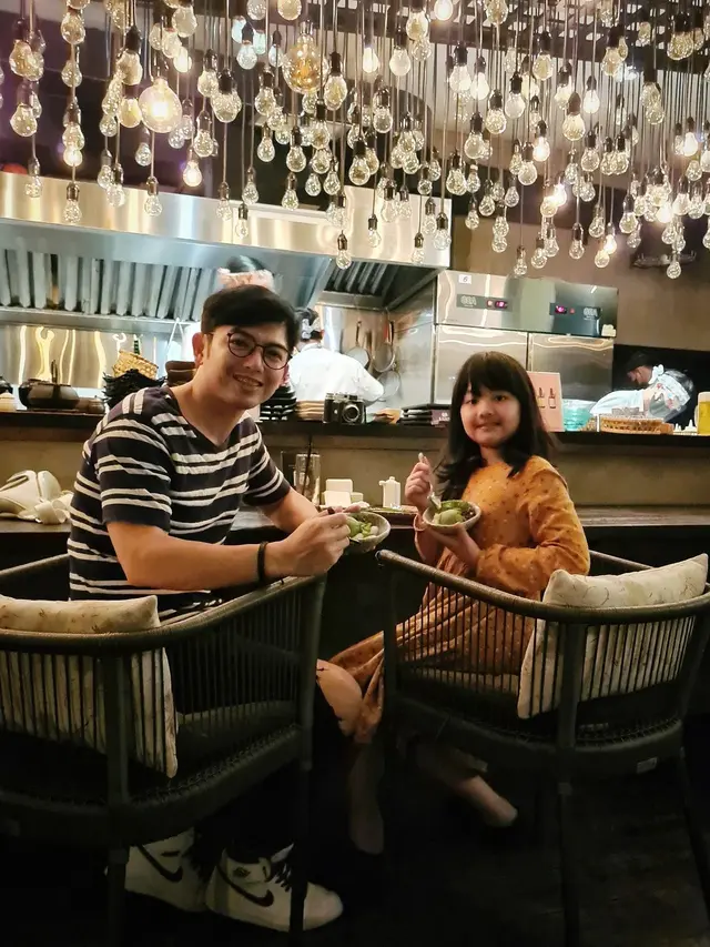 7 Potret Kebersamaan Nicky Tirta dan Putri Semata Wayangnya Liburan ke Bali