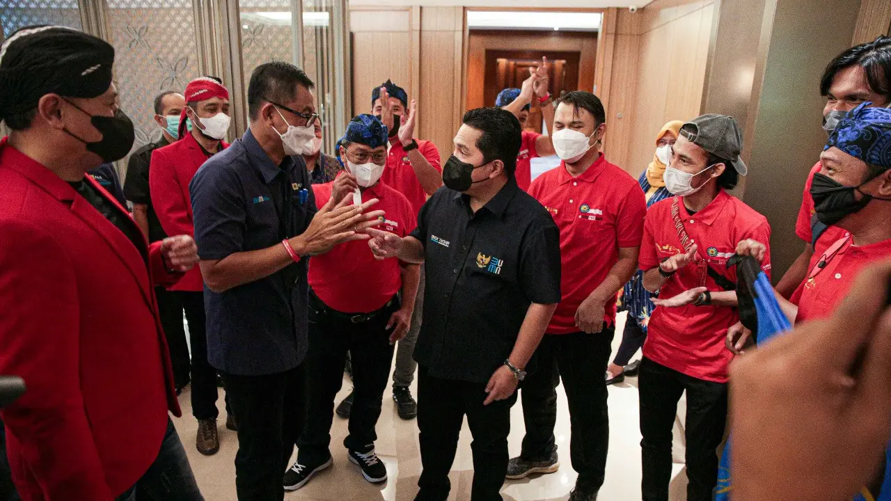 Menteri BUMN Erick Thohir dalam acara Menyapa Serikat Pekerja dan Milenial PLN, Kamis (7/4/2022).