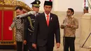 Presiden Joko Widodo (Jokowi) bersiap melantik anggota Dewan Kehormatan Penyelenggara Pemilu (DKPP) periode 2017-2022 di Istana Negara, Jakarta, Senin (12/6). Jokowi melantik para anggota berdasarkan Keppres Nomor 75 Tahun 2017 (Liputan6.com/Angga Yuniar)