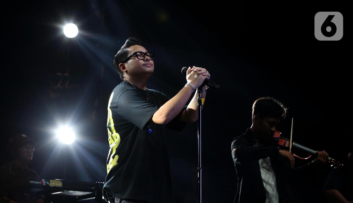 Lebih kurang satu jam grup band asal Kulon Progo, Daerah Istimewa Yogyakarta (DIY) ini menghibur penggemarnya. (Liputan6.com/Helmi Fithriansyah)