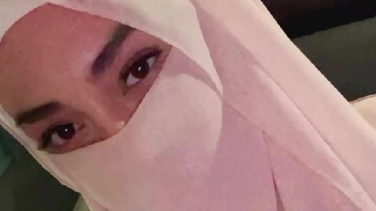 Celine Evangelista Pilih Tampil Bercadar saat Jalani Umrah Usai Mualaf, Dipuji Cantik bak Bidadari Surga