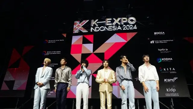 SF9 menampilkan pertunjukan di acara B2C "2024 Indonesia K-Expo" yang berlangsung di Jakarta Convention Center, Indonesia.