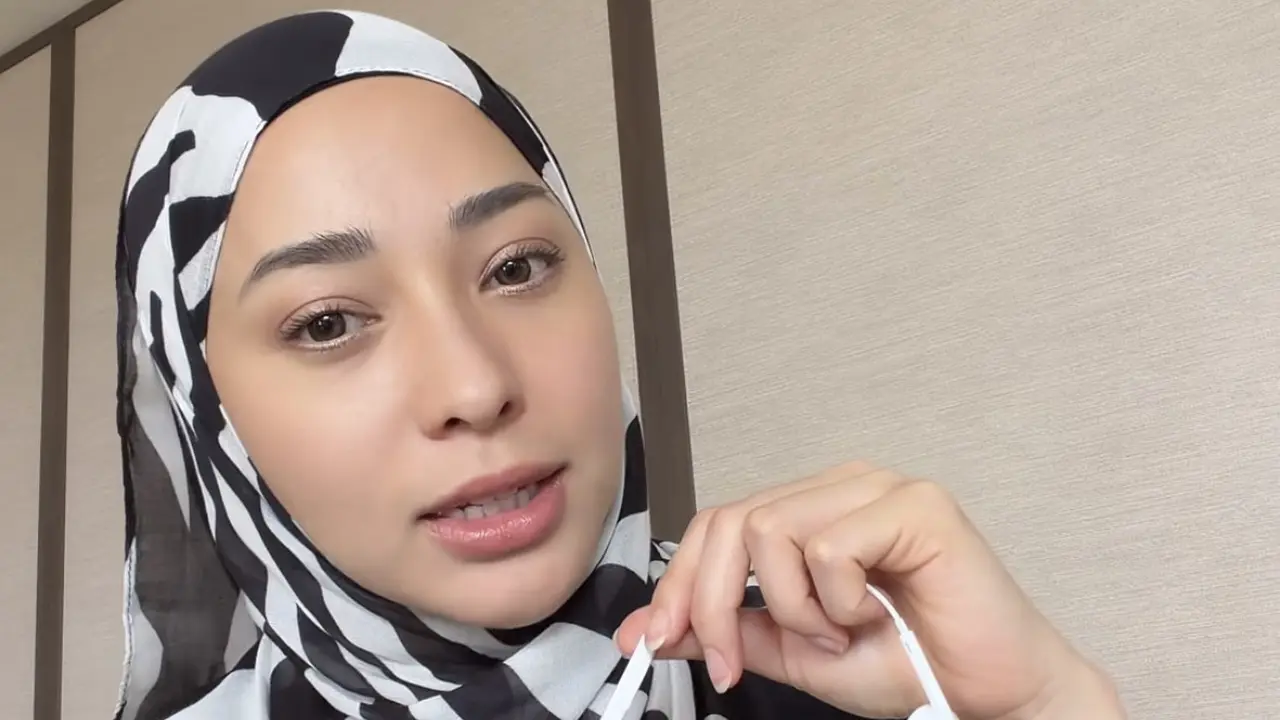 Nikita Willy Tampil Berbeda dengan Hijab Motif Zebra. [@nikitawillyofficial94]