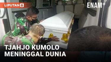 Jenazah Menpan RB Tjahjo Kumolo keluar dari Rumah Sakit Abdi Waluyo Jakarta Jumat (1/7) siang. Jenazah dibawa ambulans ke rumah duka di daerah Widya Chandra