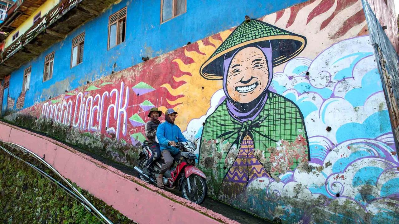 FOTO: Pesona Negeri Warna Warni